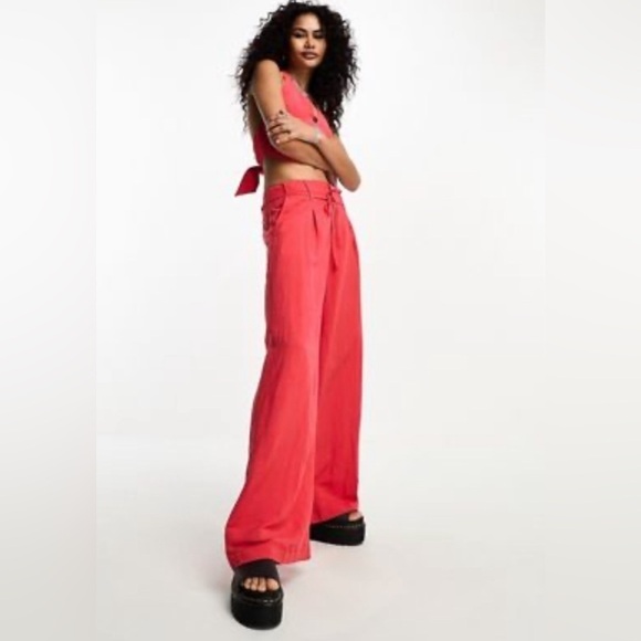 Bershka Tailored High Waisted Pants In Red - Picture 1 of 4
